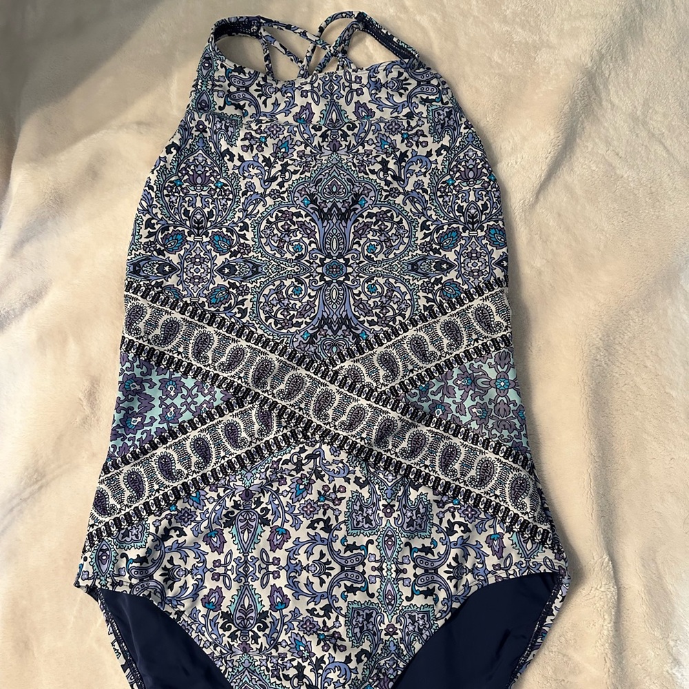 🌸🌺CLOSET BLOWOUT🌸🌺 size 12 Ellen Tracy bathing suit gently used.